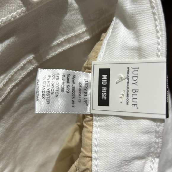 NWT - Judy Blue White Distressed Boyfriend Jeans Size 9/29 - Picture 2 of 8